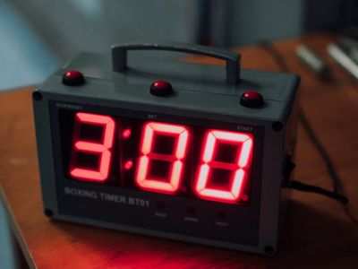 Minimalist timer showing the progress of an exercise session.